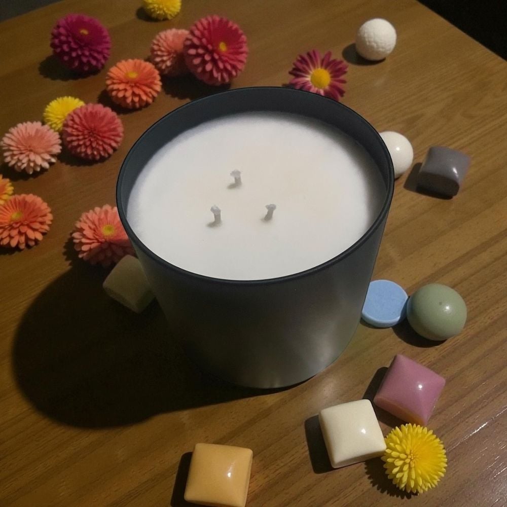 Blooming Mums 16 oz. Candle 